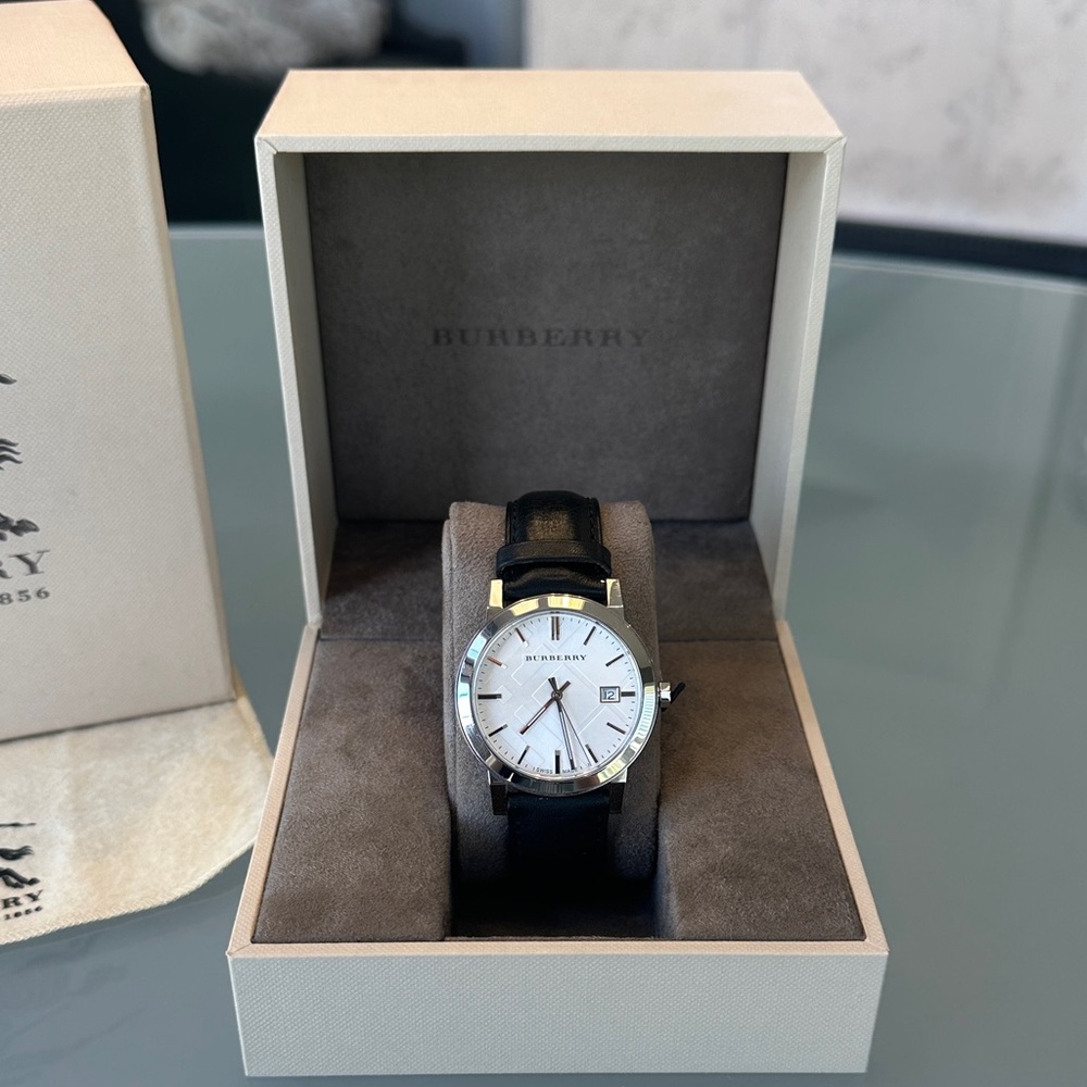 Burberry Black and Silver Timepiece - Picture 5 of 6